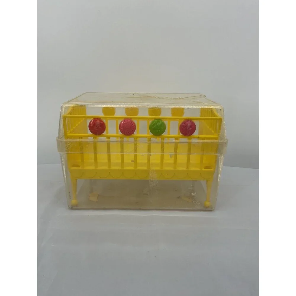 vintage 1960s Topper Deluxe Reading Suzy Cute doll crib